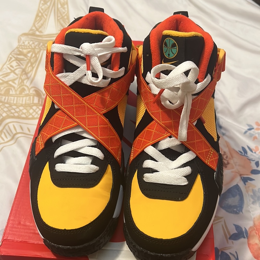 Nikes - Picture 2 of 5